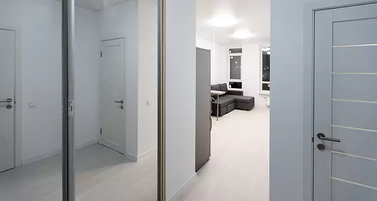 Modern Mirrored Closet Doors Repair in Dunedin, FL